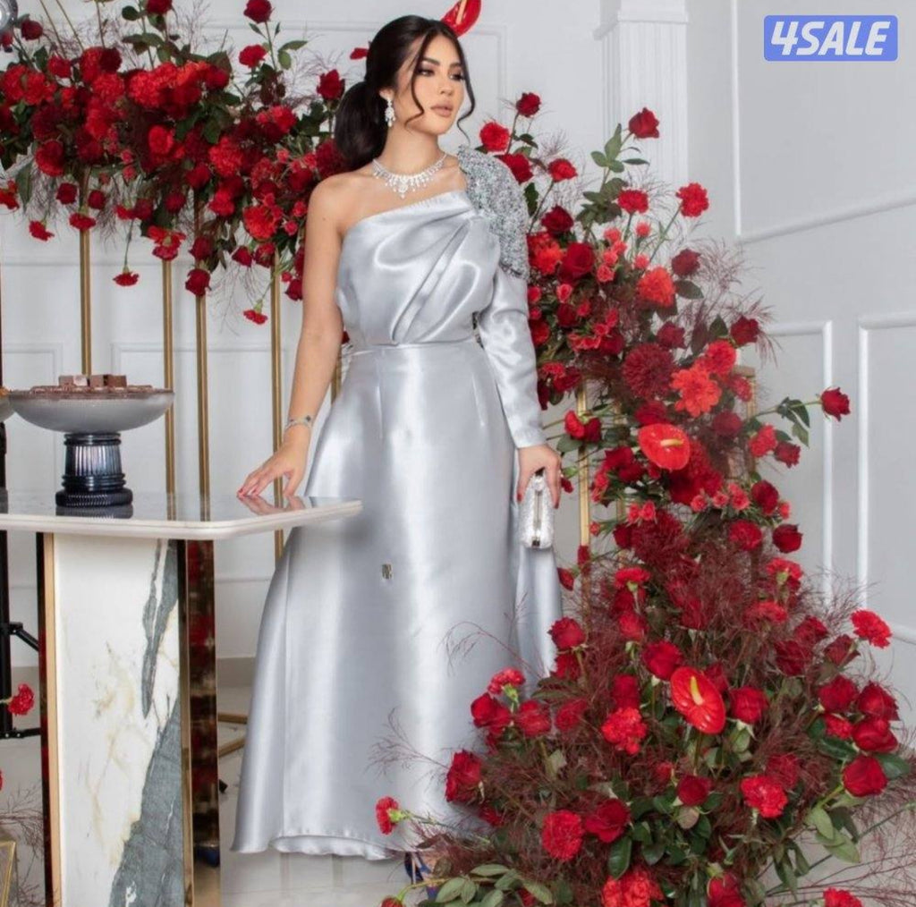 Women dressing with colors of nature